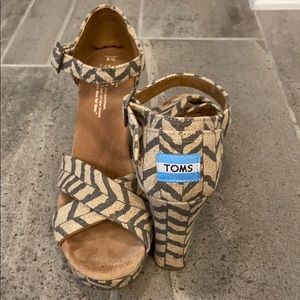 TOMS wedges size 8